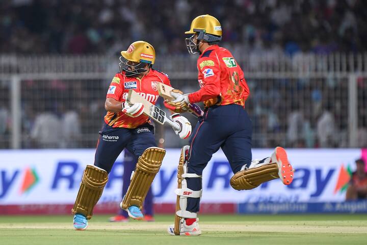 इस मैच से पहले मुंबई और पंजाब दोनों टीमों के 10-10 प्वाइंट्स थे. लेकिन मुंबई का नेट रनरेट बेहतर होने की वजह से वह पंजाब से आगे चौथे स्थान पर थी. वहीं पंजाब पांचवें स्थान पर थी.