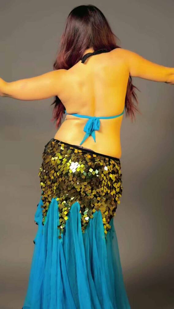 इस एक्ट्रेस ने की सारी हदें पार! पब्लिक प्लेस पर उतारे कपड़े