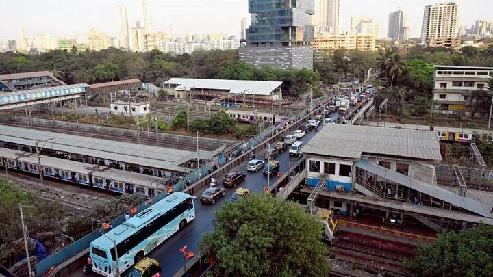 एल्फिस्टन पूल वाहतुकीसाठी पुन्हा खुला करण्यात आला आहे.