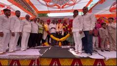 Beed: ज्या शाळेत शिकला, तिथेच IAS म्हणून सत्कार स्वीकारला, जेसीबीतून फुलांची उधळण करत बीडच्या पंकज औटेचे स्वागत