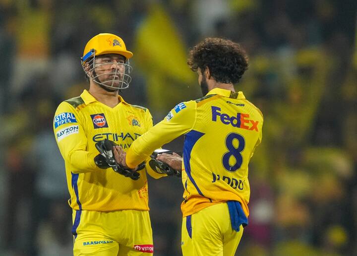 चेन्नई के लिए प्लेऑफ में जगह बनाना मुश्किल है, लेकिन असंभव नहीं. बता दें कि प्वाइंट्स टेबल में 10 अंकों के साथ मुंबई चौथे नंबर पर, पंजाब पांचवें नंबर पर और लखनऊ 6वें नंबर पर है. वहीं कोलकाता, हैदराबाद 6-6 अंक के साथ सातवें और आठवें पायदान पर हैं. जबकि राजस्थान 4 अंक के साथ 9वें नंबर पर है.