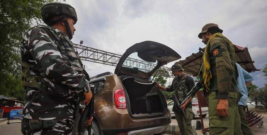 Security forces take action after Pahalgam attack ਅੱਤਵਾਦੀਆਂ 'ਤੇ ਜ਼ੋਰਦਾਰ ਹਮਲਾ ! ਪਹਿਲਗਾਮ ਹਮਲੇ ਤੋਂ ਬਾਅਦ ਸੁਰੱਖਿਆ ਬਲਾਂ ਨੇ ਕੀਤੀ ਕਾਰਵਾਈ,  ਹਿਰਾਸਤ ਵਿੱਚ ਲਏ 175 ਲੋਕ