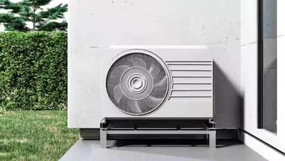 AC Power Consumption: ਜਿਵੇਂ-ਜਿਵੇਂ ਗਰਮੀਆਂ ਦਾ ਮੌਸਮ ਤੇਜ਼ ਹੁੰਦਾ ਜਾ ਰਿਹਾ ਹੈ, ਲੋਕ ਹੁਣ ਆਪਣੇ ਏਅਰ ਕੰਡੀਸ਼ਨਰਾਂ (AC) ਦੀ ਸੇਵਾ ਕਰਵਾਉਣ ਵਿੱਚ ਰੁੱਝੇ ਹੋਏ ਹਨ। ਜਿਵੇਂ-ਜਿਵੇਂ ਗਰਮੀ ਵਧਦੀ ਹੈ, ਲੋਕਾਂ ਨੂੰ ਏਸੀ ਦੀ ਲੋੜ ਪੈਣ ਲੱਗਦੀ ਹੈ।
