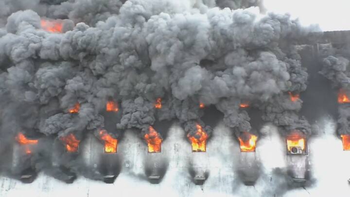 घटनास्थळी अग्निशमन दलाच्या तीन ते चार गाड्या दाखल झाल्या असून आगीवर नियंत्रण मिळवण्यासाठी शर्थीचे प्रयत्न सुरू आहे.