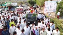 Beed: ज्या शाळेत शिकला, तिथेच IAS म्हणून सत्कार स्वीकारला, जेसीबीतून फुलांची उधळण करत बीडच्या पंकज औटेचे स्वागत