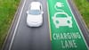 World First Electrified Road: આ દેશમાં દુનિયાની પહેલો ઇલેક્ટ્રિક રોડ, ચાલતાં ચાલતા કાર થઇ જાય રિચાર્જ
