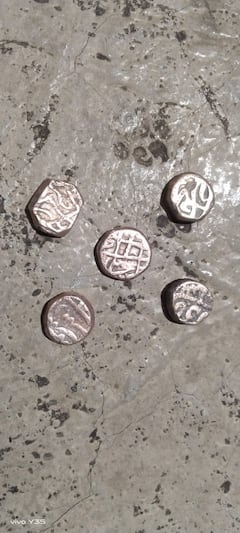 Akola News : घराचा पाया खोदतांना ऐतिहासिक ठेवा सापडला; अकोल्याच्या मुर्तिजापूरमध्ये धन सापडल्याच्या चर्चेने एकच खळबळ