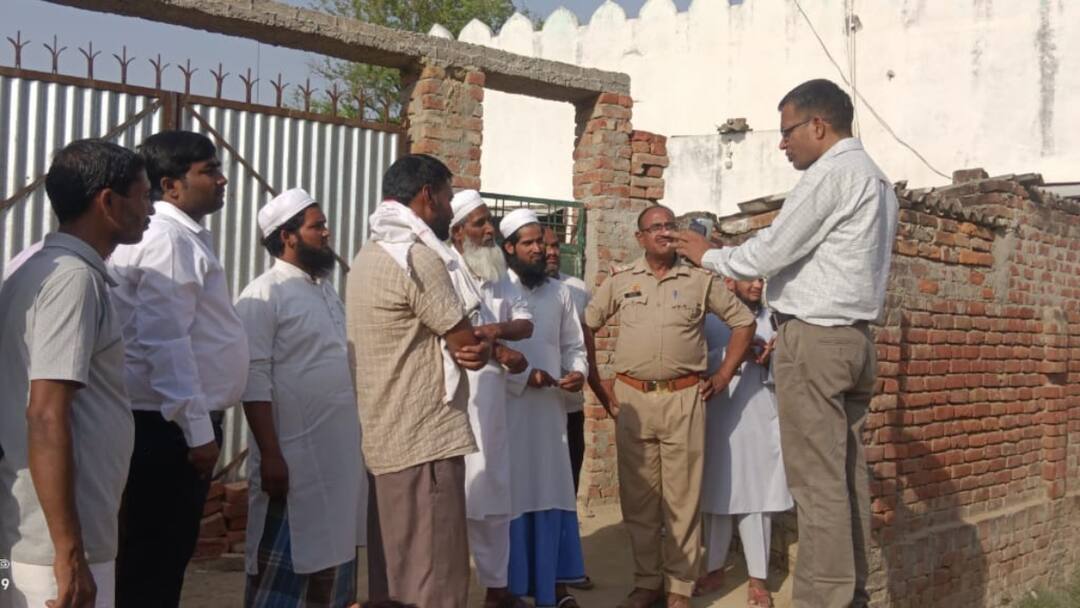 भारत-नेपाल सीमा पर अवैध मदरसों पर कार्रवाई, SDM ने छापेमारी कर किया सील Shravasti Indo Nepal border Action taken against illegal madrassas SDM raided and sealed them ANN भारत-नेपाल सीमा पर अवैध मदरसों पर कार्रवाई, SDM ने छापेमारी कर किया सील