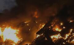 भिवंडीत फर्निचर गोदामाला भीषण आग, चार मजली इमारत कोसळली, 16 तासापासून आगीवर नियंत्रण मिळवण्याचे प्रतत्न सुरु