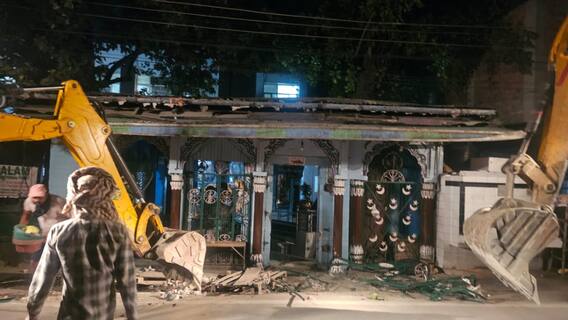 देहरादून में अब इस जगह चला प्रशासन का बुलडोजर, वक्फ बोर्ड अध्यक्ष ने कार्रवाई पर दी प्रतिक्रिया देहरादून में अब इस जगह चला प्रशासन का बुलडोजर, वक्फ बोर्ड अध्यक्ष ने कार्रवाई पर दी प्रतिक्रिया