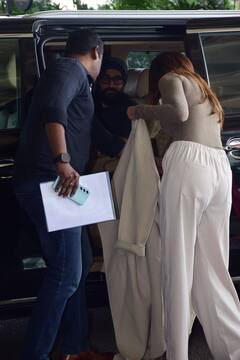 शिल्पा शेट्टी से दिया मिर्जा और सनी लियोनी तक, एयरपोर्ट पर दिखा बॉलीवुड हसीनाओं का शानदार अंदाज, आप भी लुक कर सकती हैं कॉपी