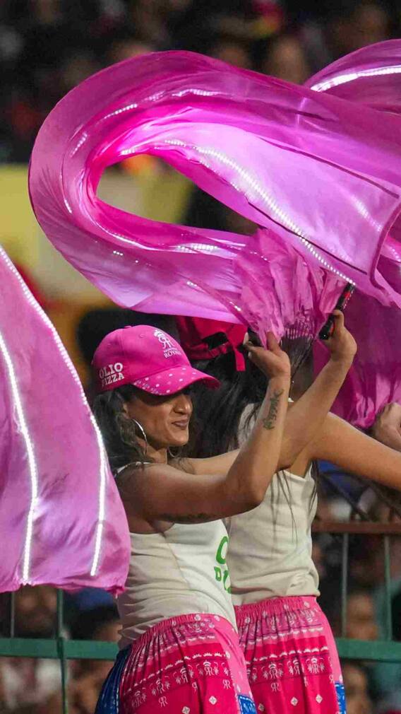 चीयर लीडर्स का कितने साल का कॉन्ट्रैक्ट होता है