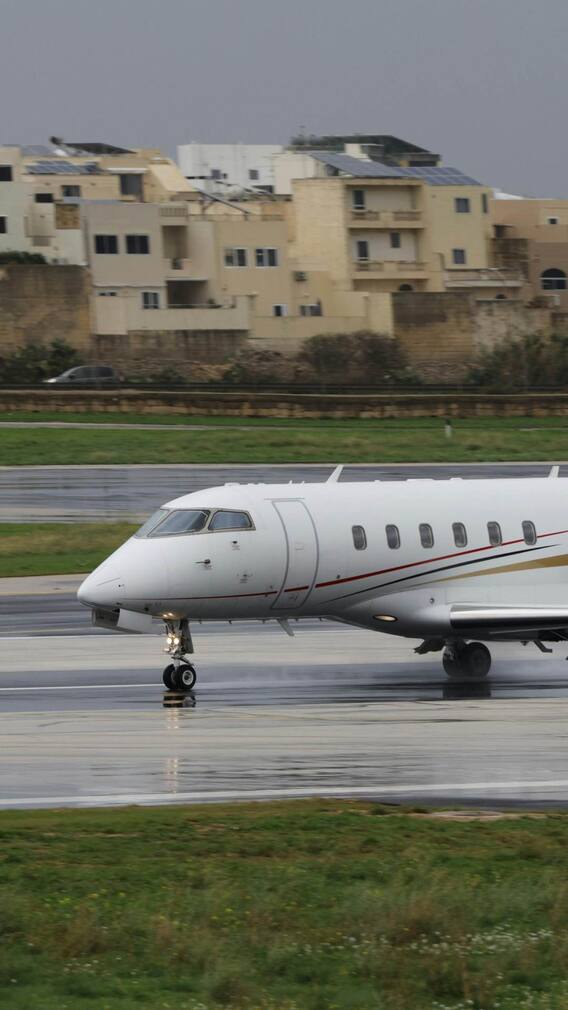 क्या उड़ने से पहले फ्लाइट की टंकी फुल होती है