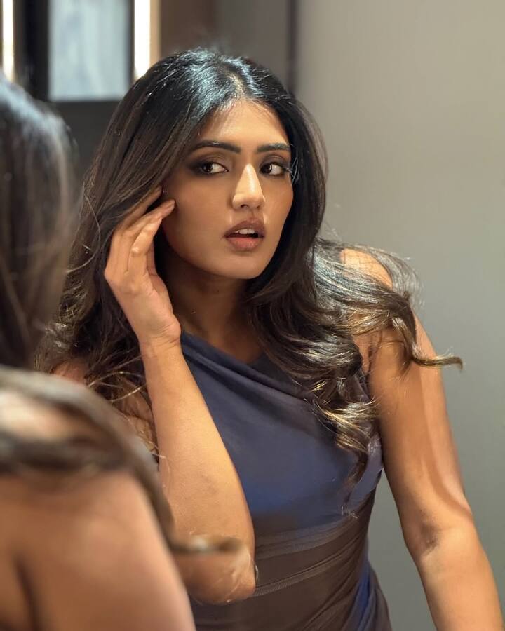 వరంగల్ లో జన్మించిన ఈషారెబ్బా హైదరాబాద్ లో చదువుకుంది. అంతకుముందు ఆ తర్వాత సినిమాతో హీరోయిన్ గా కెరీర్ ప్రారంభించింది