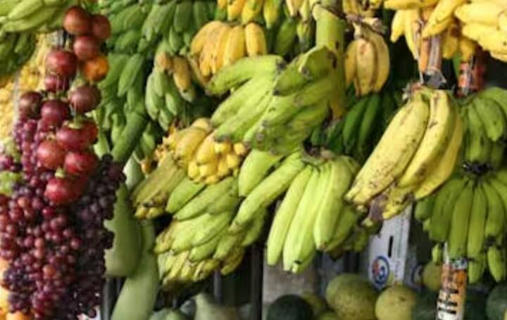 ਇਸ ਦੇ ਨਾਲ ਹੀ, ਭਾਰਤ ਪਾਕਿਸਤਾਨ ਤੋਂ ਫਲ, ਸੀਮਿੰਟ, ਮੁਲਤਾਨੀ ਮਿੱਟੀ, ਕਪਾਹ, ਸਟੀਲ ਅਤੇ ਚਮੜੇ ਦੇ ਸਮਾਨ ਵੀ ਦਰਾਮਦ ਕਰਦਾ ਹੈ। ਸਾਰੇ ਉਤਪਾਦ ਪਾਕਿਸਤਾਨ ਤੋਂ ਵੱਡੀ ਮਾਤਰਾ ਵਿੱਚ ਭਾਰਤ ਆਉਂਦੇ ਹਨ। ਪਰ ਹੁਣ ਭਾਰਤ ਅਤੇ ਪਾਕਿਸਤਾਨ ਵਿਚਕਾਰ ਵਪਾਰ ਵਿੱਚ ਬਦਲਾਅ ਆ ਸਕਦੇ ਹਨ। ਜਿਸ ਕਾਰਨ ਇਹ ਸਾਰੀਆਂ ਚੀਜ਼ਾਂ ਮਹਿੰਗੀਆਂ ਵੀ ਹੋ ਸਕਦੀਆਂ ਹਨ।