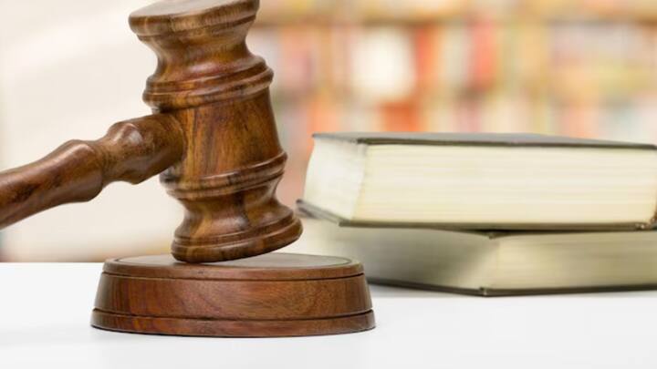 কিন্তু পৃথিবীতে এমন একাধিক দেশ রয়েছে যাদের কোনও লিখিত সংবিধান নেই। কোনও ছোটখাটো দেশ নয়, তাবড় শক্তিধর দেশ রয়েছে এই তালিকায়।