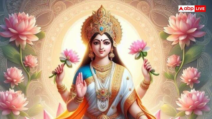 At the same time, Ganga Dussehra is celebrated on the Dashami date of Shukla Paksha of Jyeshtha month, which is the day of arrival of Maa Ganga on earth. On this day, Mother Ganga was descended from the jatas of Lord Shiva and she started flowing on the earth as a holy Ganges river. On both these days, worshiping Maa Ganga and bathing in the Ganges is considered very fruitful.