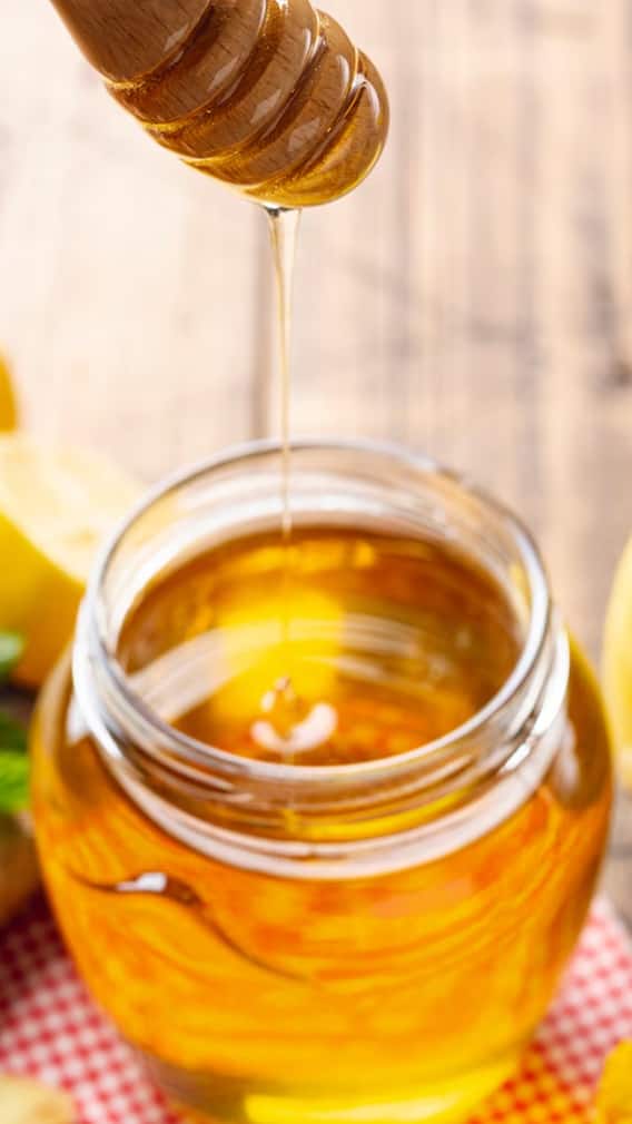 शहद को चाटकर खाने से दूर होती है यह बीमारी