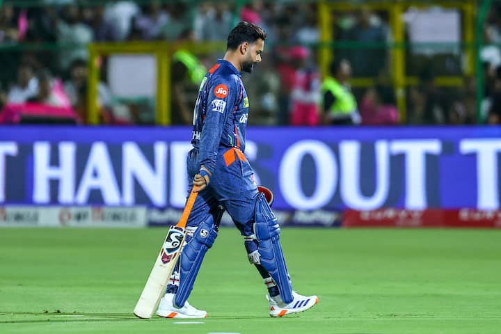 What Lucknow super giants captain rishabh pant said after losing to mumbai know who he held responsible mi vs lsg ipl 2025 24 मुंबई की यह लगातार 5वीं जीत है. मुंबई के 10 मैच में 12 अंक हो गए हैं. 12 अंक के साथ प्वाइंट्स टेबल पर दूसरे स्थान पर पहुंच गई है. वहीं लखनऊ 10 मैचों में 10 प्वाइंट्स के साथ छठे स्थान पर है.