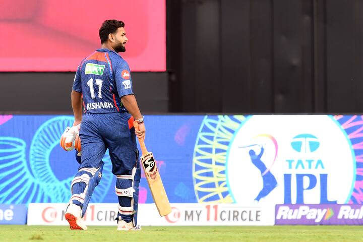 पंत ने खुद के खराब प्रदर्शन पर कहा कि वे इसे बहुत सिंपल रख रहे हैं. इसके बारे में बहुत ज्यादा नहीं सोच रहे हैं. उन्होंने कहा कि ऐसे सीजन में जब कोई चीज आपकी तरफ नहीं जा रही है. तो आप प्लेयर के रूप में खुद पर सवाल उठाने लगते हैं. लेकिन यह टीम गेम है और अगर टीम बढ़ियां कर रही है, तो सिर्फ उसी बारे में सोचना चाहिए.
