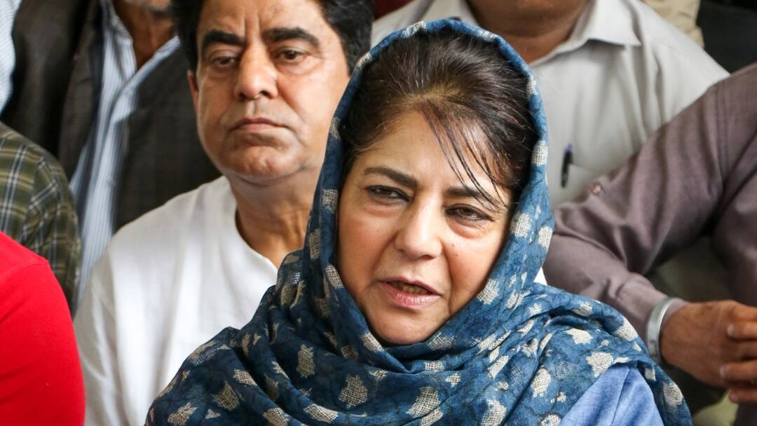 महबूबा मुफ्ती की केंद्र से अपील, 'आतंकवाद विरोधी अभियान का खामियाजा निर्दोष कश्मीरियों को...' Pahalgam Terror Attack Mehbooba Mufti PDP appeal to Modi Govt urging caution distinguish between militants and innocent civilians महबूबा मुफ्ती की केंद्र से अपील, 'आतंकवाद विरोधी अभियान का खामियाजा निर्दोष कश्मीरियों को...'