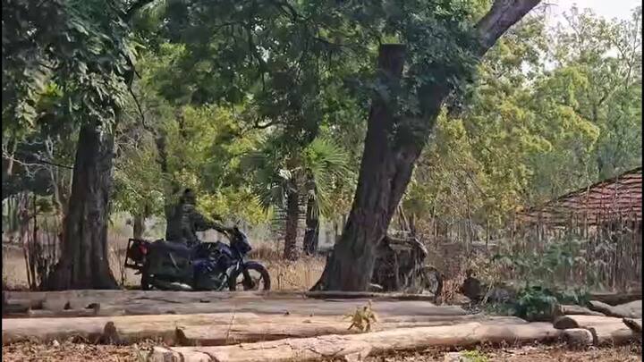 तेथे नक्षलवाद्यांच्या उपस्थितीचे खूणा सापडले आहेत. या गुहेत एक हजाराहून अधिक नक्षलवादी अनेक दिवस आरामात आश्रय घेऊ शकतात. गुहेच्या आत पाण्यापासून ते विश्रांतीच्या सुविधांपर्यंतच्या सुविधा आहेत.