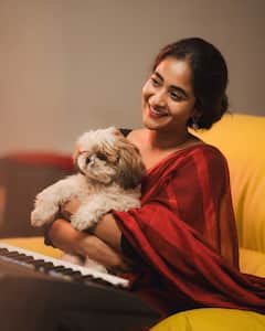 DeepthiI Sunaina Reddy : దీప్తి సునయన క్యూట్ ఫోటోషూట్.. చీరల్లో చందమామ మా దీపమ్మ అంటోన్న ఫ్యాన్స్