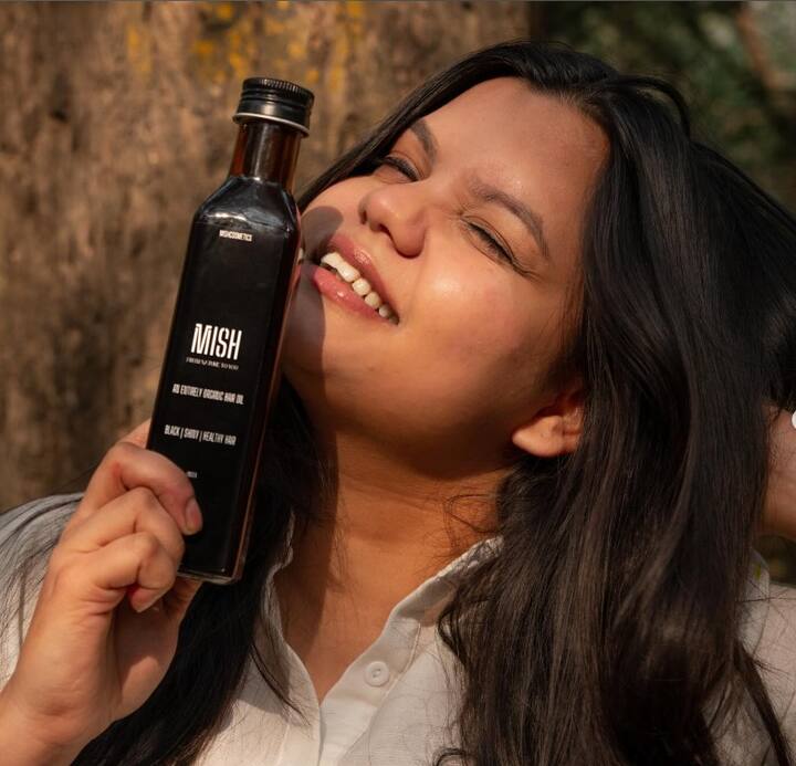 26 ਅਪ੍ਰੈਲ ਨੂੰ, ਆਪਣੇ ਜਨਮਦਿਨ ਤੋਂ ਦੋ ਦਿਨ ਪਹਿਲਾਂ, 24 ਸਾਲ ਦੀ ਉਮਰ ਵਿੱਚ, ਮੀਸ਼ਾ ਨੇ ਇਸ ਦੁਨੀਆਂ ਨੂੰ ਅਲਵਿਦਾ ਕਹਿ ਦਿੱਤਾ। ਇਸਦੀ ਪੁਸ਼ਟੀ ਉਸਦੇ ਪਰਿਵਾਰ ਨੇ ਇੱਕ ਪੋਸਟ ਸਾਂਝੀ ਕਰਕੇ ਕੀਤੀ ਹੈ। ਇਸ ਦੁਖਦਾਈ ਖ਼ਬਰ ਦੇ ਆਉਣ ਨਾਲ ਪ੍ਰਸ਼ੰਸਕ ਹੈਰਾਨ ਹਨ। ਉਹ ਸੋਸ਼ਲ ਮੀਡੀਆ 'ਤੇ ਪ੍ਰਭਾਵਕ ਨੂੰ ਸ਼ਰਧਾਂਜਲੀ ਦੇ ਰਹੇ ਹਨ।