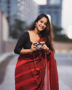 DeepthiI Sunaina Reddy : దీప్తి సునయన క్యూట్ ఫోటోషూట్.. చీరల్లో చందమామ మా దీపమ్మ అంటోన్న ఫ్యాన్స్