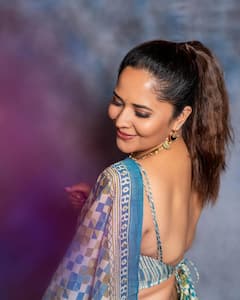 Anasuya: చీరకట్టులో అనసూయ అందాలు - వయ్యారాలు ఒలకబోసిందిగా..