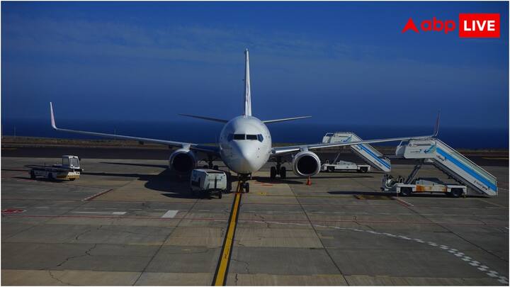 दरअसल, पाकिस्तानी एयरस्पेस बंद होने से दिल्ली हवाई अड्डे से उड़ने वाले विमानों को दूसरे हवाई मार्गों का इस्तेमाल करना पड़ रहा है. ज्यादातर विमान अरब सागर, ईरान और अजरबैजान के एयरस्पेस का इस्तेमाल कर रहे हैं.