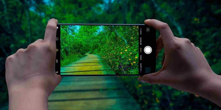 માહિતી અનુસાર, iPhoneનો કેમેરા તેના રંગ ટોન અને કુદરતી દેખાવ માટે જાણીતો છે. તેના કેમેરાથી લેવામાં આવેલા ફોટા સામાન્ય રીતે વાસ્તવિક રંગોમાં દેખાય છે, અને હાઇ ડાયનેમિક રેન્જ (HDR) ને કારણે, ફોટામાં ઊંડાઈ અને સંતુલન સ્પષ્ટપણે દેખાય છે.