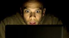 हर दिन एक ही समय पर उठती है अश्लील फिल्में देखने की तलब, जानें किस बीमारी के शिकार हो चुके हैं आप?