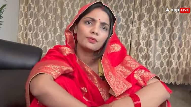 FIR Against Neha Singh Rathore over Controversial statement on Pahalgam terror attack Under which bailable and non-bailable sections of BNS नेहा सिंह राठौर पर कई धाराओं में केस दर्ज, जानें किनमें मिलेगी जमानत और कौन सी गैरजमानती