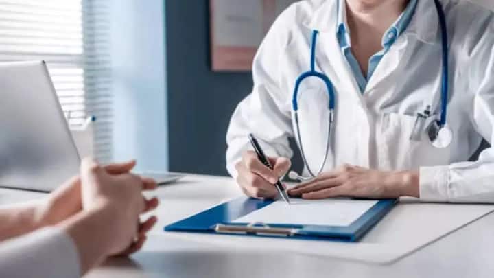 देश के करोड़ों लोगों को सरकार की इस योजना का लाभ मिलता है. लेकिन आपको बता दें सभी लोगों को सरकार की इस योजना का लाभ नहीं मिलता है. सरकार ने इसके लिए कुछ पात्रताएं तय की हैं. उसके ही आधार पर लोगों को लाभ मिलता है.