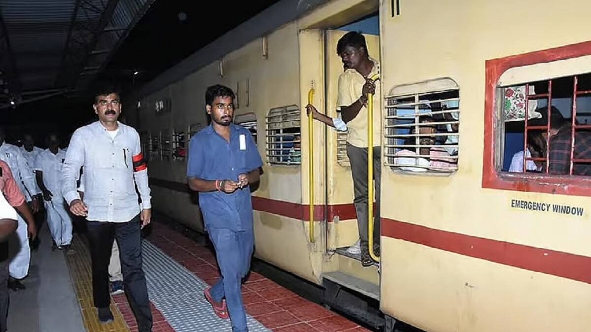 குப்பைகள் வரவேற்க, கழிவறைகள் நாற்றமடிக்க இதுதான் புதுக்கோட்டை ரயில் நிலையம்: பதிவிட்டது எம்.பி., துரை வைகோ