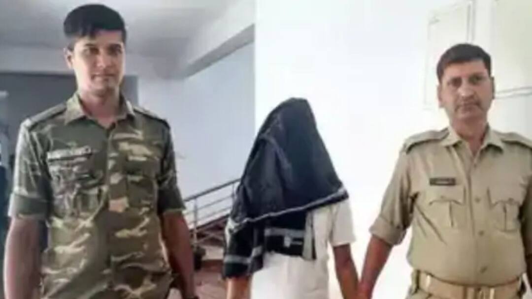 Pahalgam Terror Attack : पहलगाम दहशतवादी हल्ल्यानंतर वादग्रस्त पोस्टची मालिका, 7 राज्यातून एका आमदारासह तब्बल 26 जणांना बेड्या ठोकल्या; पत्रकार, वकील आणि विद्यार्थ्यांचाही समावेश! Series of controversial posts after Pahalgam Terror attack 26 people including an MLA from 7 states arrested Pahalgam Terror Attack : पहलगाम दहशतवादी हल्ल्यानंतर वादग्रस्त पोस्टची मालिका, 7 राज्यातून एका आमदारासह तब्बल 26 जणांना बेड्या ठोकल्या; पत्रकार, वकील आणि विद्यार्थ्यांचाही समावेश!