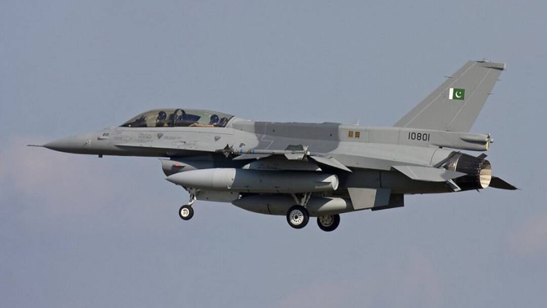 Pahalgam terror attack Pakistani Air Force is afraid of action from India big steps for security of Karachi Harbor भारत के एक्शन से डरा पाकिस्तान, हमले का सता रहा डर, PAK एयरफोर्स ने कराची हार्बर पर उतार दिए फाइटर जेट