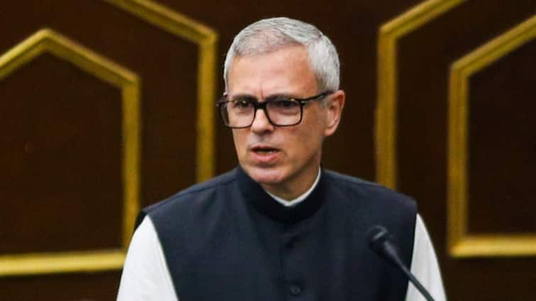 Omar Abdullah On Jammu Kashmir Statehood Demand: shameful on my part if I go and tell the central government जम्मू-कश्मीर के सीएम उमर अब्दुल्ला का पूर्ण राज्य के दर्जे पर बड़ा बयान, 'लानत हो मुझपर कि...'