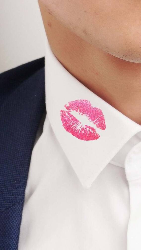 कपड़ों पर लिपस्टिक के दाग लग जाएं तो कैसे छुड़ाएं?