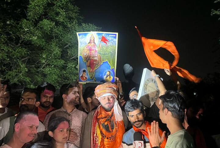 जेएनयू छात्र संघ चुनाव में एआईएसए के नीतीश कुमार अध्यक्ष, डीएसएफ की मनीषा उपाध्यक्ष, मुन्तेहा फातिमा महासचिव और एबीवीपी के वैभव मीना संयुक्त सचिव चुने गए.