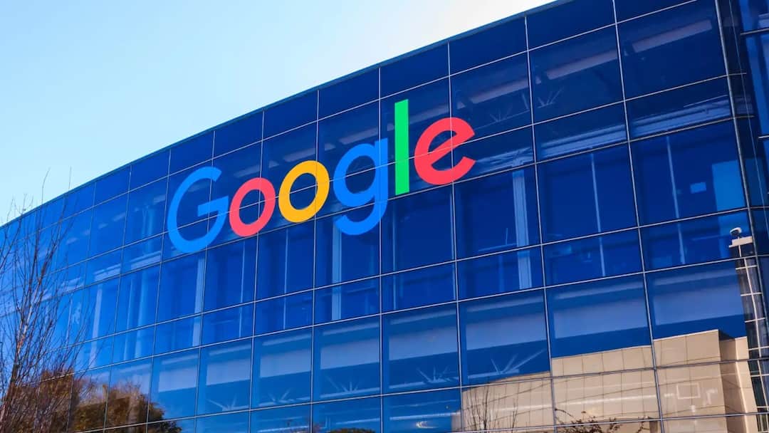 Is Google secretly scanning photos of 300 crore users Actually What is happening Google Data Privacy: 300 కోట్ల యూజర్ల డేటాను సీక్రెట్‌గా స్కాన్ చేస్తున్న గూగుల్! మన డేటా సేఫేనా?