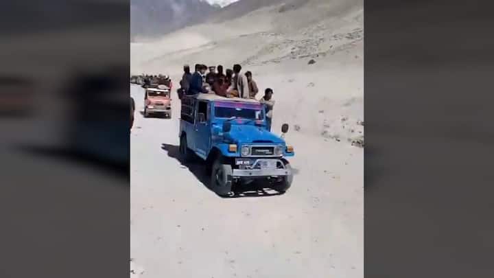 पाकिस्तानमध्ये स्वतंत्र बलुचिस्तानच्या मागणीसाठी गेल्या काही दिवसांपासून पाकिस्तानची सैन्यांवर अत्यंत क्रूर पद्धतीने बलोच बंडखोरांकडून हल्ले सुरू आहेत. कधी रेल्वे हायजॅक, तर कधी पाकिस्तानी लष्कराच्या ताफ्यावर हल्ला अशा पद्धतीने बलूच लिबरेशन आर्मीकडून सातत्याने पाकिस्तानी सैन्याला लक्ष्य केलं जात आहे.