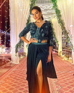 नई नवेली दुल्हन हैं, तो अक्षरा सिंह की तरह पहनें साड़ी, नजरें नहीं हटा पाएगा पति और ससुराल में होगी खूब तारीफ