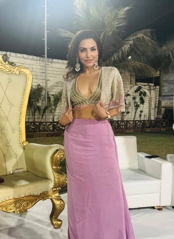 अपने इस बयान के बाद से नवीना बोले चर्चा में हैं. ऐसे में आइए जानते हैं नवीना बोले कौन है?
