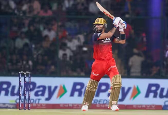 રવિવારે બપોરે મુંબઈ ઈન્ડિયન્સ અને લખનઉ સુપર જાયન્ટ્સ વચ્ચે મેચ રમાઈ હતી. આ મેચમાં સૂર્યકુમાર યાદવે 54 રનની શાનદાર ઇનિંગ રમીને ઓરેન્જ કેપ જીતી હતી. સાંજે રોયલ ચેલેન્જર્સ બેંગલુરુ અને દિલ્હી કેપિટલ્સ વચ્ચે રમાયેલી મેચમાં વિરાટ કોહલીએ 51 રનની શાનદાર ઇનિંગ રમીને તેમની પાસેથી કેપ છીનવી લીધી હતી.