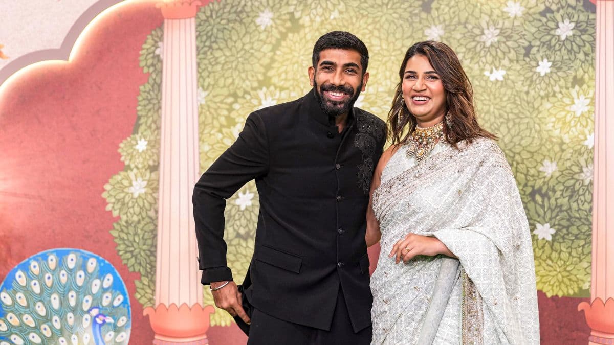 Jasprit Bumrah’s Luxury Car Collection: యార్కర్ కింగ్ బుమ్రా లగ్జరీ కార్ల గ్యారేజీ.. నిస్సాన్ జీటీ-ఆర్ నుంచి మేబ్యాచ్ వరకు.. అదిరిపోయే కలెక్షన్!