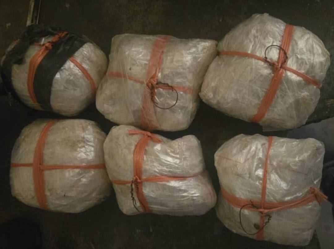 Smuggler caught with 3 kg heroin at Attari border Punjab News: ਅਟਾਰੀ ਸਰਹੱਦ 'ਤੇ 21 ਕਰੋੜ ਦੀ ਕੀਮਤ ਵਾਲੀ 3 ਕਿਲੋ ਹੈਰੋਇਨ ਸਮੇਤ ਤਸਕਰ ਕਾਬੂ, ਡਰੋਨ ਰਾਹੀਂ ਭੇਜੀ ਗਈ ਸੀ ਖੇਪ, ਪਾਕਿਸਤਾਨ ਨਾਲ ਜੁੜੇ ਤਾਰ