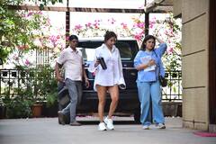 गर्मियों में दिखना है सबसे कूल, पहने मलाइका अरोड़ा जैसी शर्ट, हर कोई करेगा तारीफ