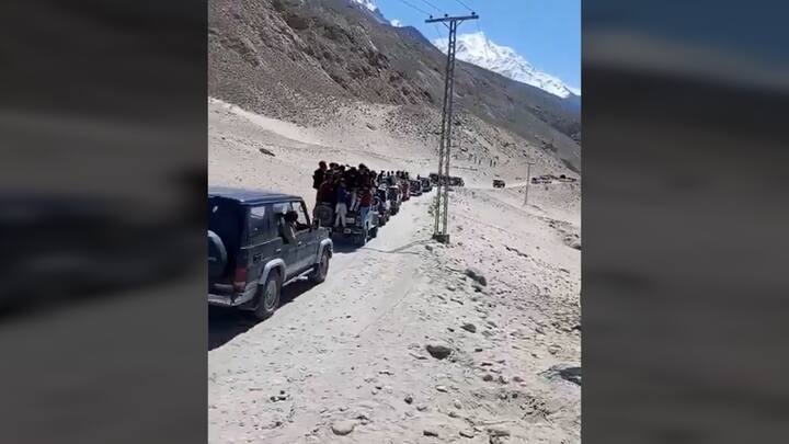 पाकव्याप्त काश्मीरच्या विविध भागांमधून गिलगिटमध्ये हजारो नागरिक आंदोलनासाठी जमले होते.